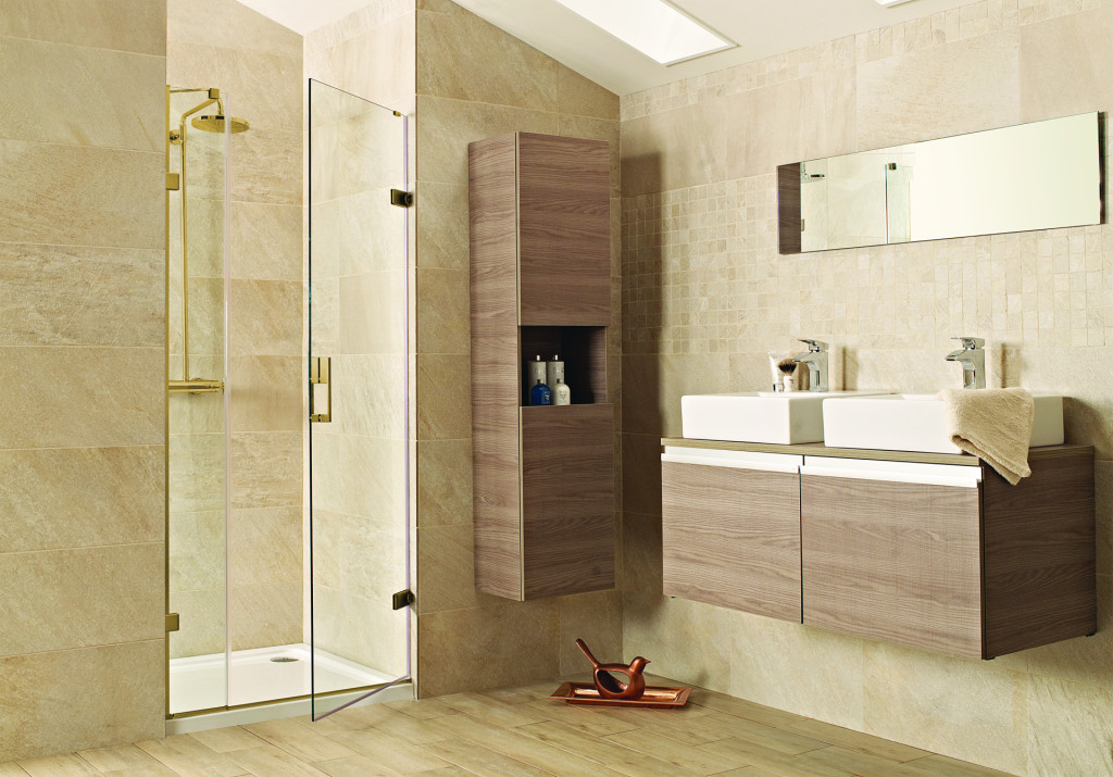 Hinged Door With In-line Panel Alcove In Clear  And  BR